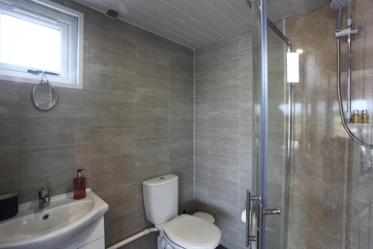 Deerfin Rentals Private Chalet With Hot Tub Ballymena Exteriör bild