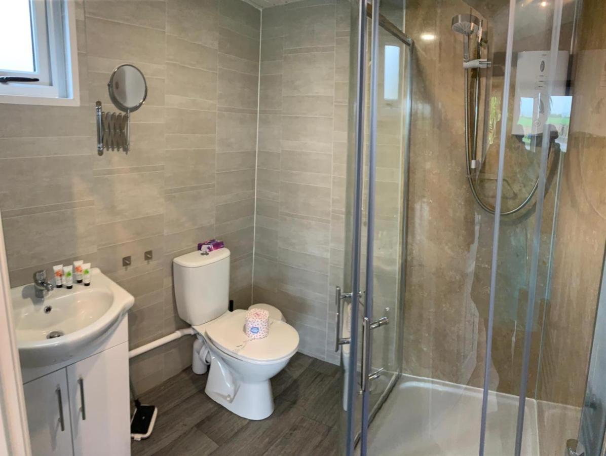 Deerfin Rentals Private Chalet With Hot Tub Ballymena Exteriör bild