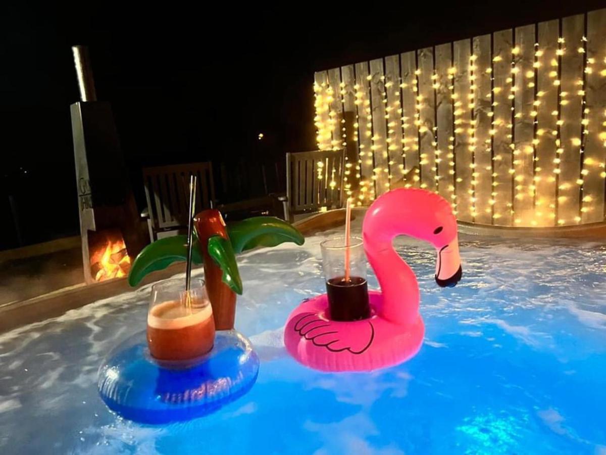 Deerfin Rentals Private Chalet With Hot Tub Ballymena Exteriör bild