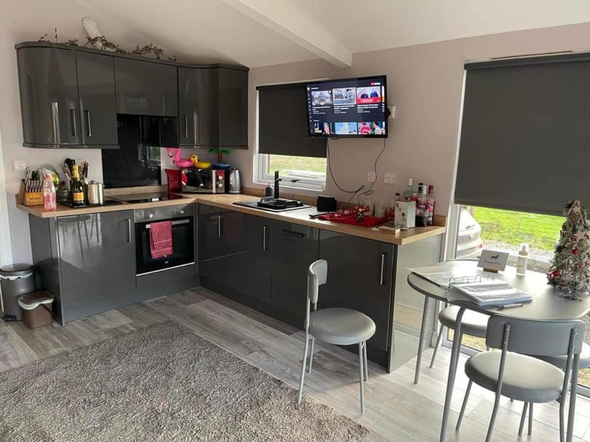 Deerfin Rentals Private Chalet With Hot Tub Ballymena Exteriör bild
