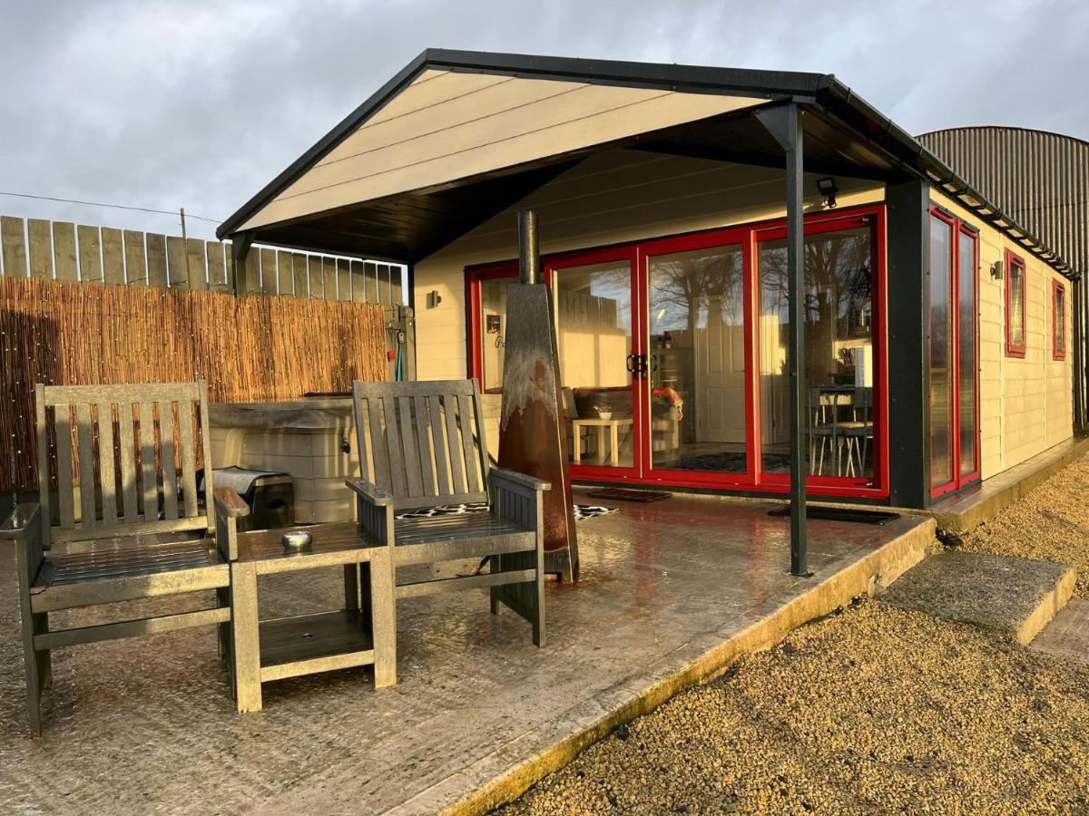 Deerfin Rentals Private Chalet With Hot Tub Ballymena Exteriör bild